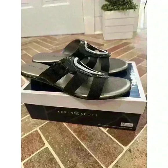 Karen Scott Black with silver medallion Sandals size 10 NWB - Picture 1 of 5